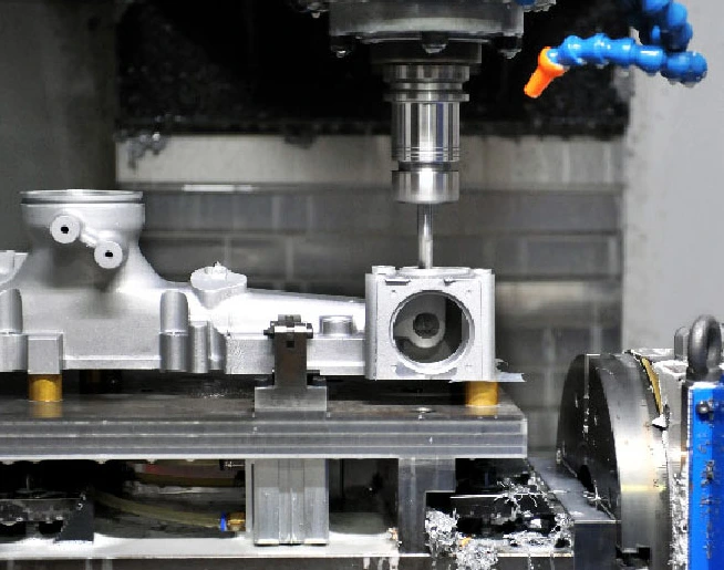 Principio de proceso del fundición a died de aleación de aluminio.